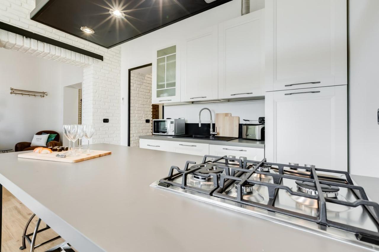 Bmga L Glam Industrial 3-Bed Apartment In Termini Rome Exterior photo