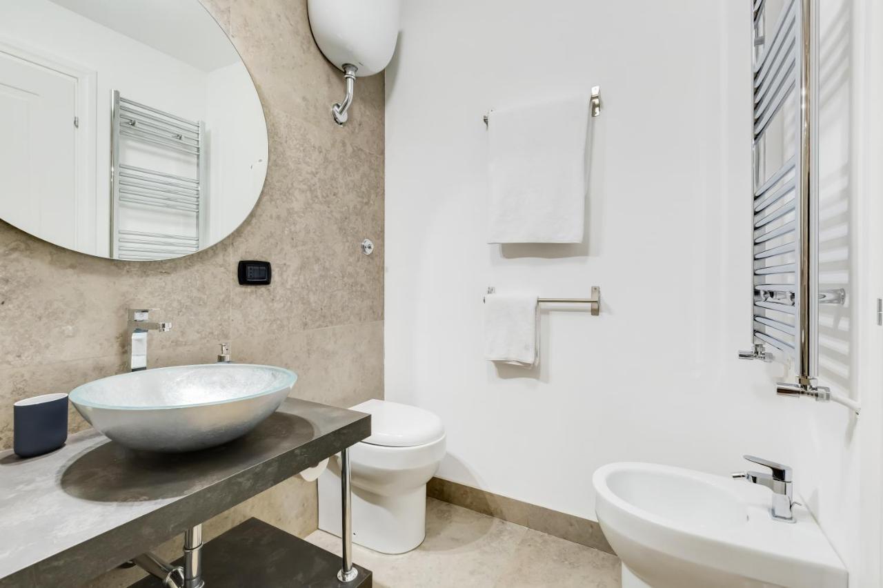 Bmga L Glam Industrial 3-Bed Apartment In Termini Rome Exterior photo