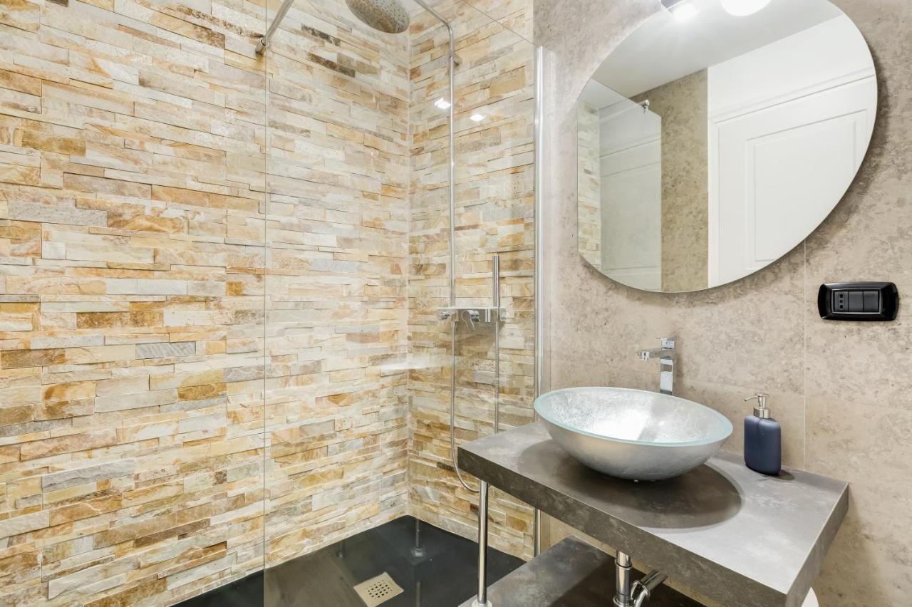 Bmga L Glam Industrial 3-Bed Apartment In Termini Rome Exterior photo